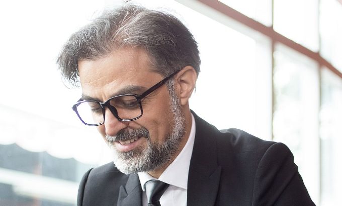 Imagem para ilustrar texto sobre como mandar msg pedindo emprego. Foto: Freepik