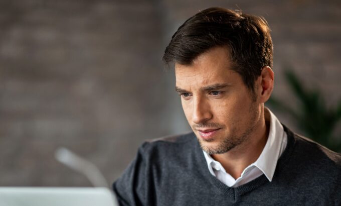 Imagem para ilustrar texto sobre como procurar um emprego. Foto: Freepik